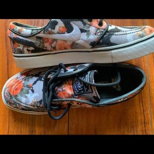 Sold- Nike SB Stefan Janoski Digi Floral Orange/blk SZ5